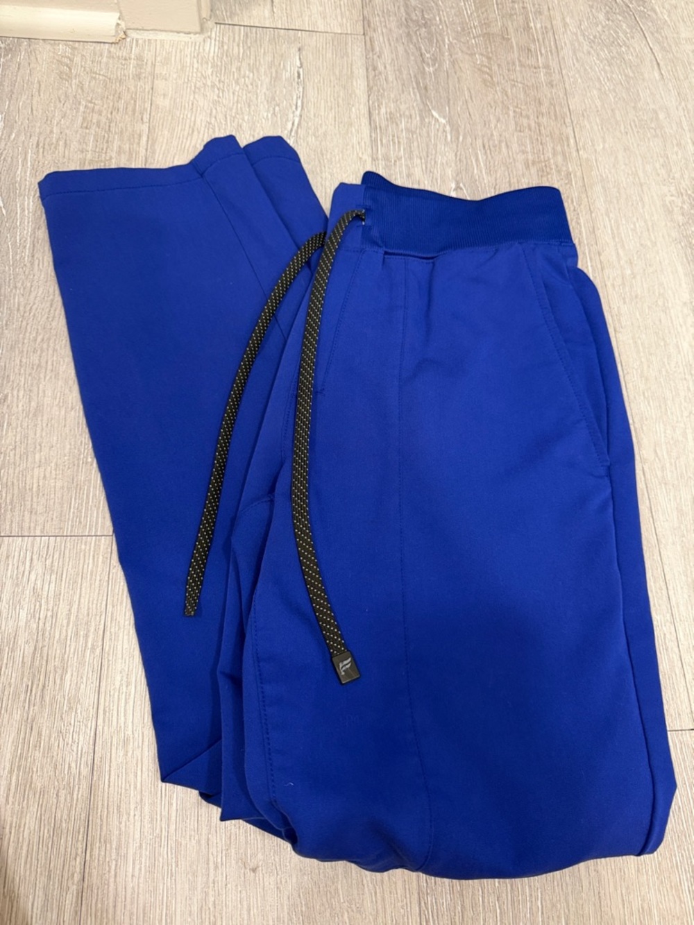 Fabletics Scrub Set - Picture 5 of 10